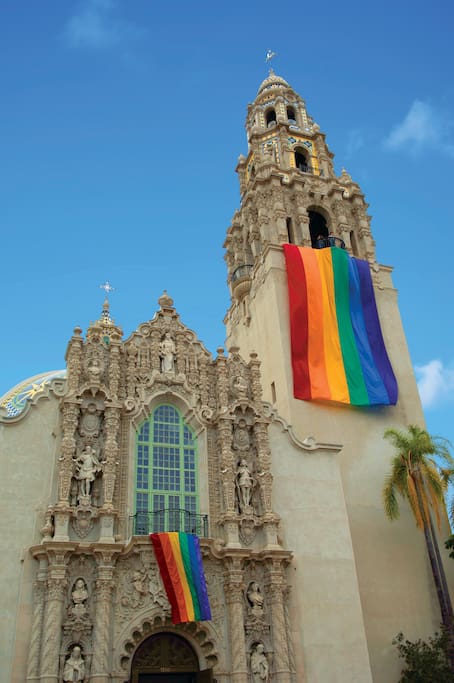 Balboa Park, San Diego ZOO, museums, Old Globe Theatre, Marston House are all a 12 minute walk away.