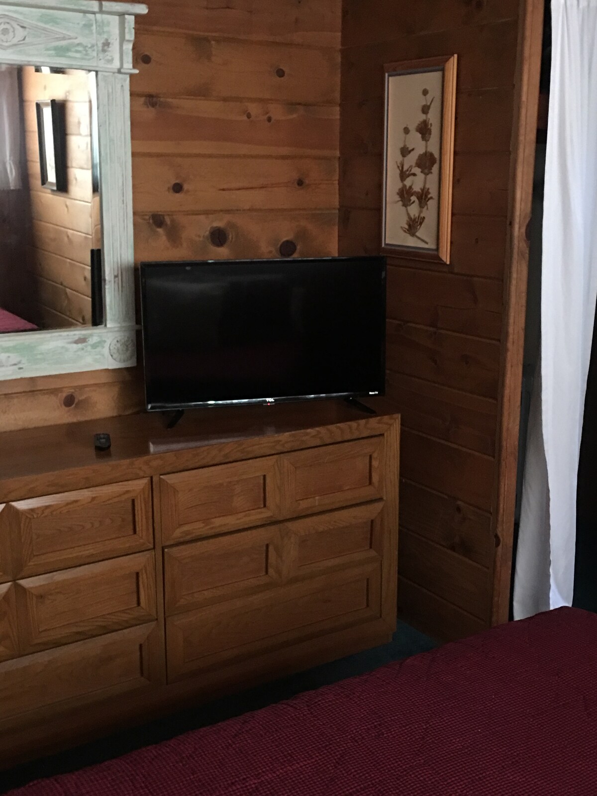 Roku TV katika chumba cha kulala