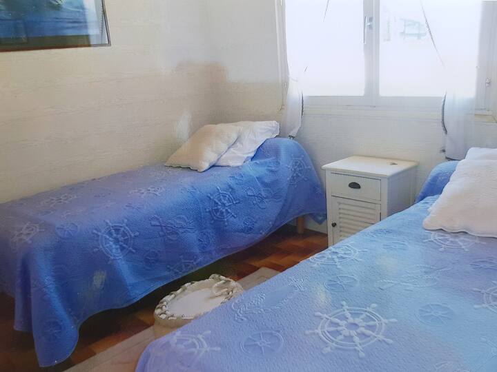 เตียงเดี่ยวในห้องนอน (1/2)