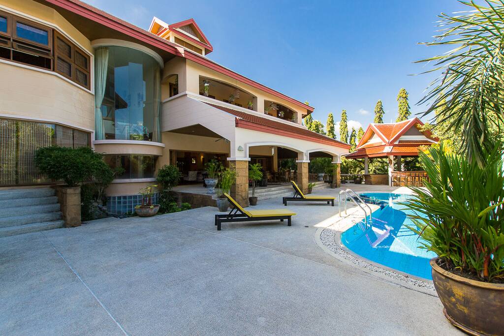 1100 m2, a mansion!
