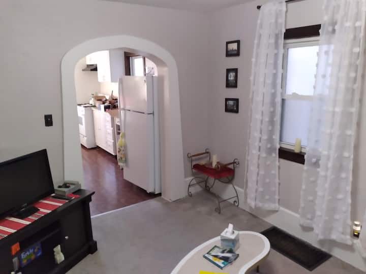 Cozy 2bd Flat With Fenced Yard On Lower Eastside. - ミルウォーキー, WI