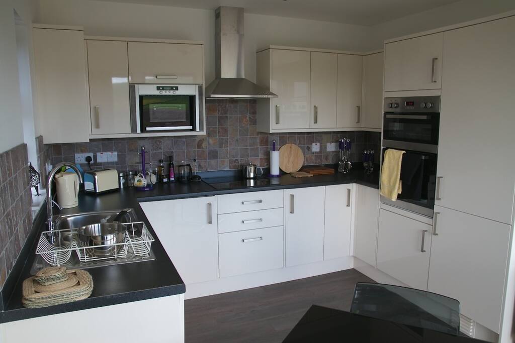 Full kitchen