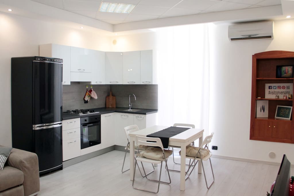 Cucina/Soggiorno/angolo cottura/balcone