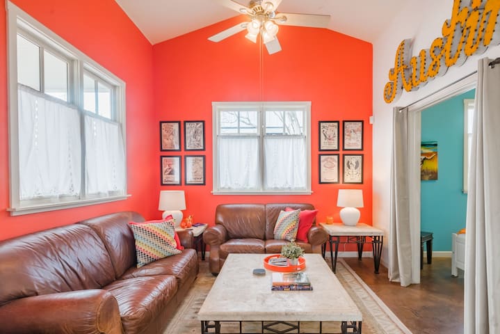 Downtown Vibrant Spacious Craftsman