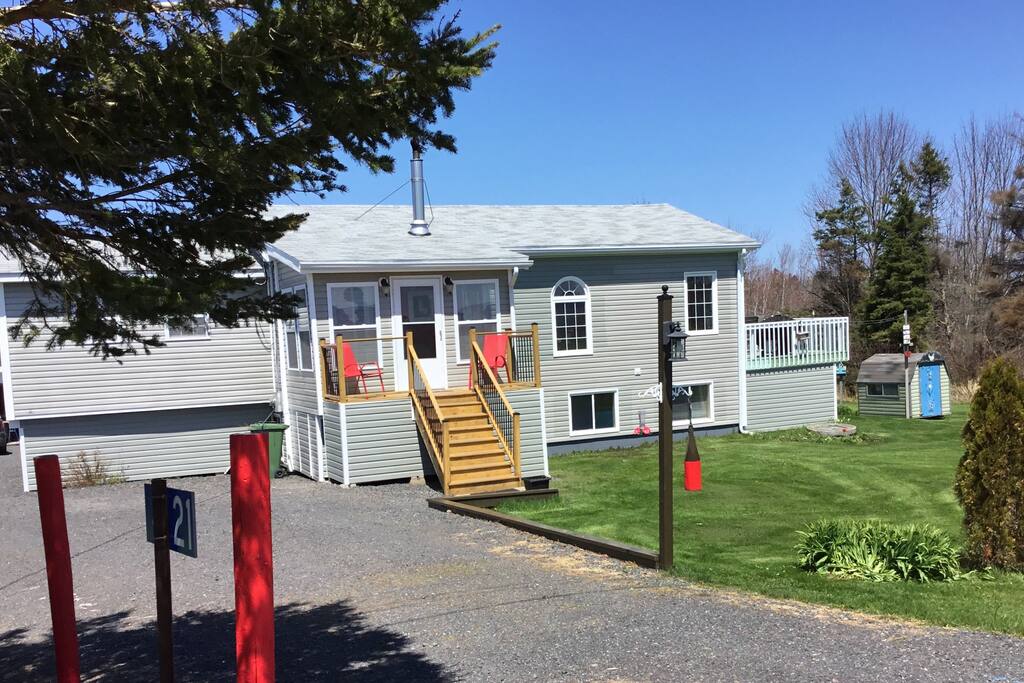 The front of the house. The Airbnb is at the back.