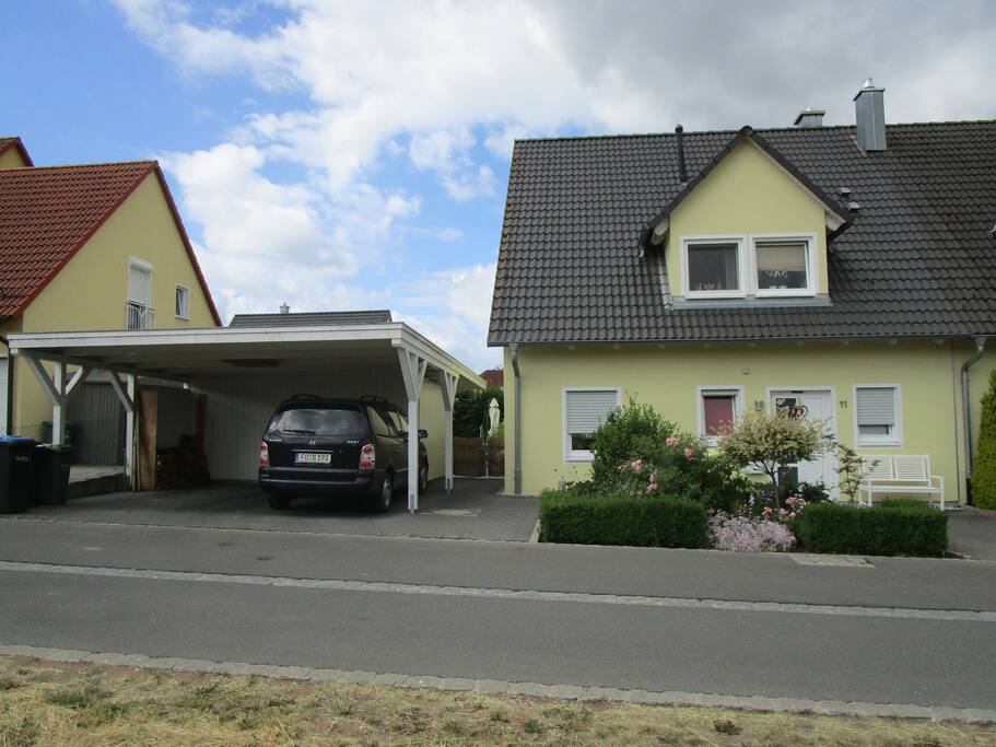 Doppelcarport am Haus