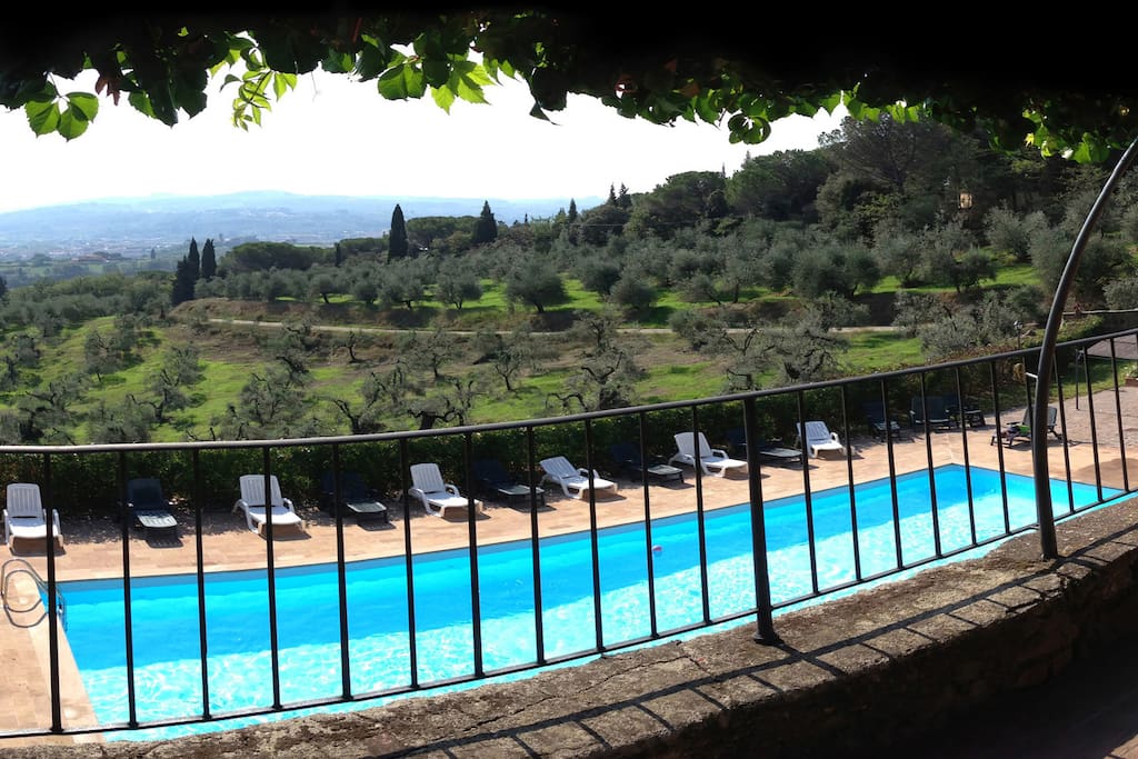 La piscina di Tenuta Cantagallo