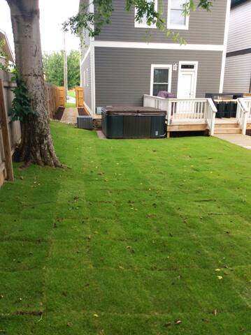 Hot Tub Oasis, 5 mins to Broadway + Piano gallery image 3