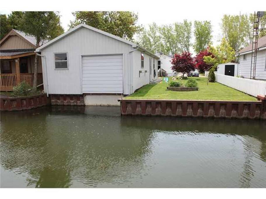 Sea wall docking for your boat