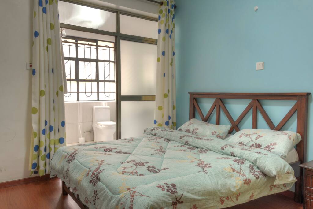Blue room w/ ensuite bath