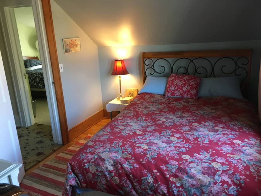 Queen bed room