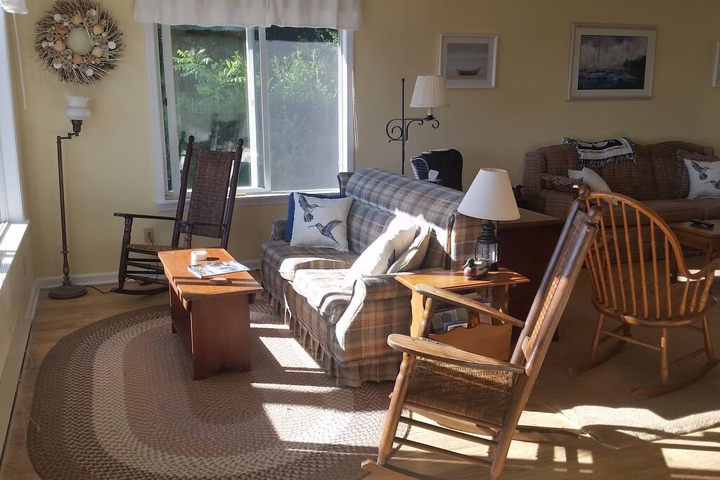 Front sitting room, Full sofa bed available