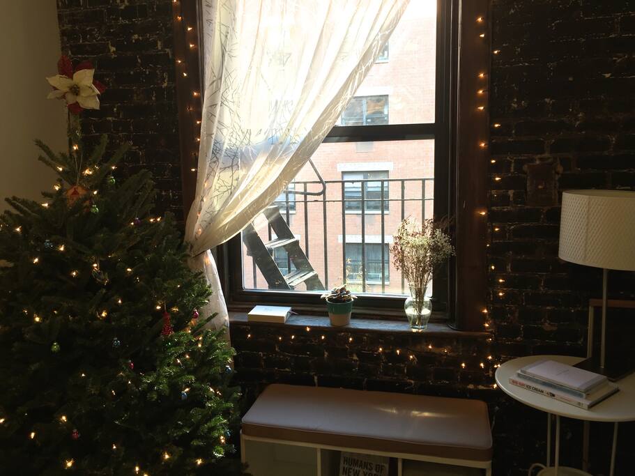 Living area with views onto 5th Street
