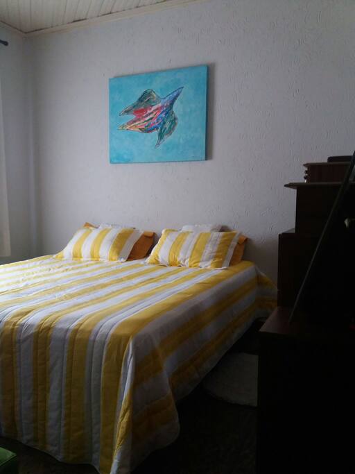Quarto simples de casal (cama king)