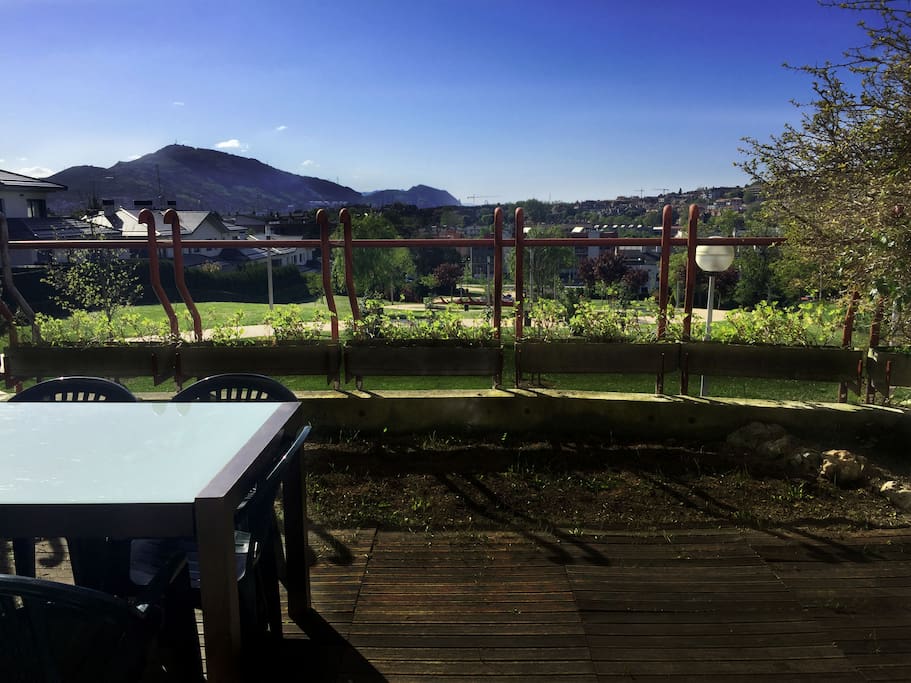 Vistas desde la terraza-jardin de 25 m2.