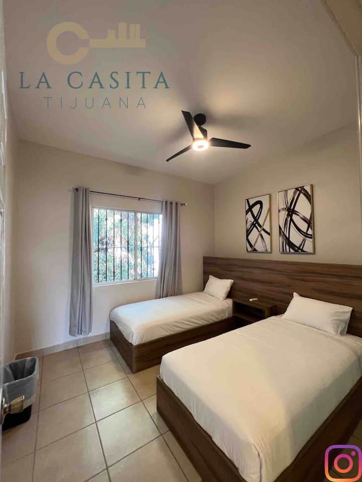 Recamara 3
camplio closet 
dos camas individuales 
conexion de luz en cabecera 
Aire acondicionado