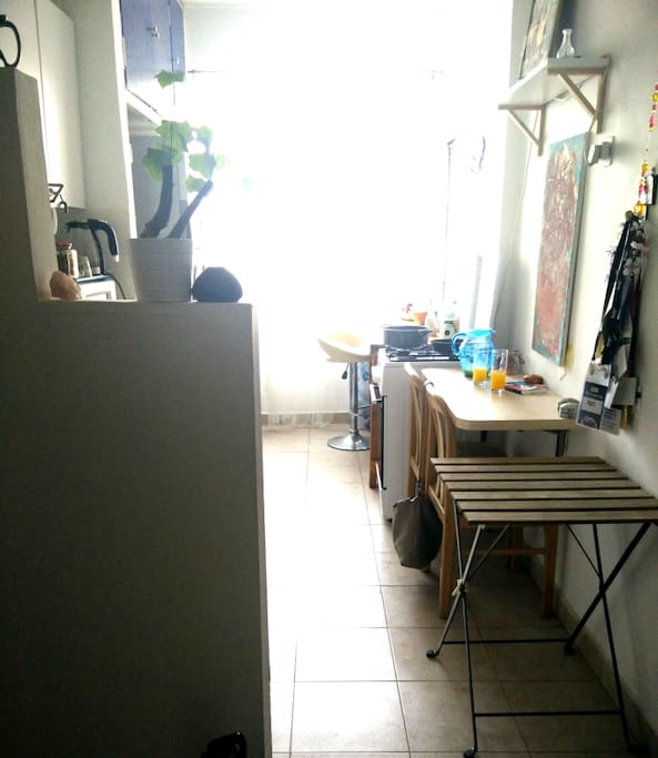 Lightning Kitchen