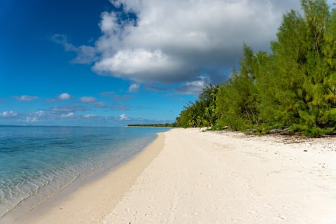 Aitutaki beach front bungalow 2