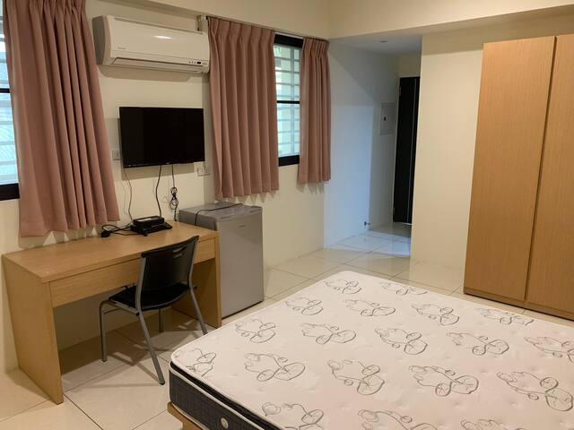 Zhongzheng Road Suite, Tainan New City, 3 minutes from Xinshi Railway Station