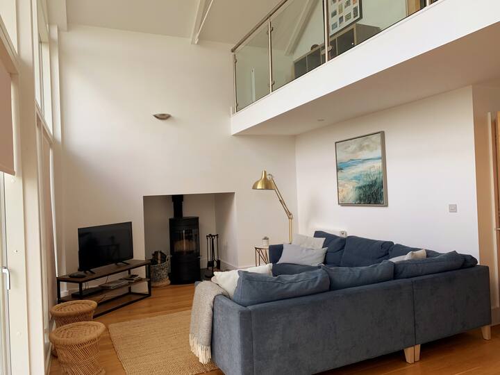 Rivendell, 96 Howells Mere, Lower Mill Estate - South Cerney