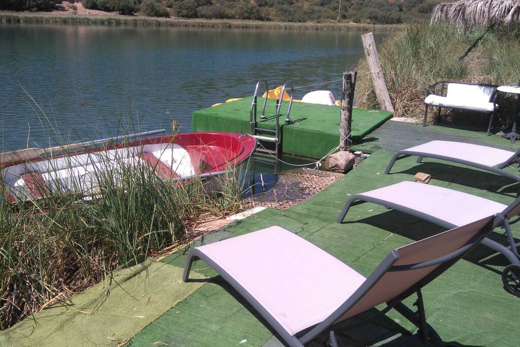 EMBARCADERO CON TUMBONAS Y BARCAS