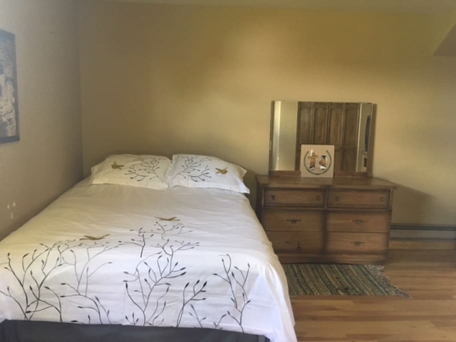 Bedrroom, queen size sleep number bed