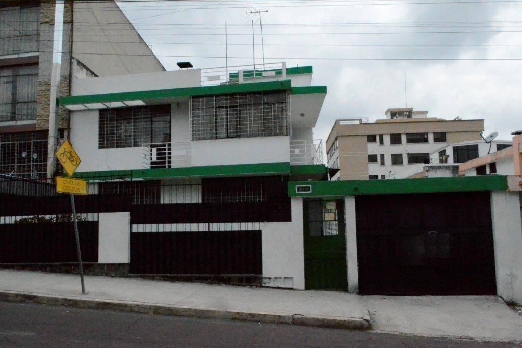 Foto frontal de la fachada de la casa.