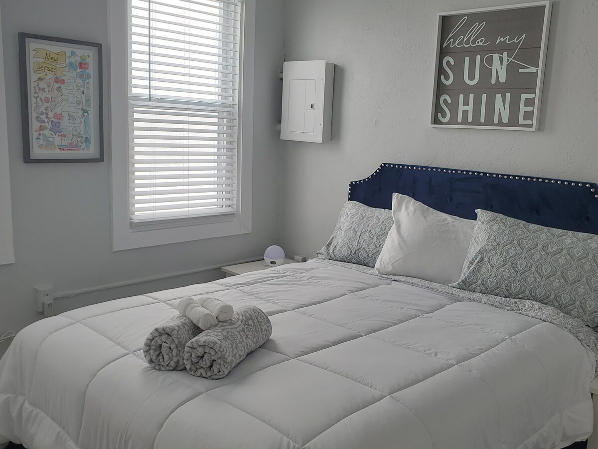 Second Bedroom featuring Queen Sized Bed & Smart TV