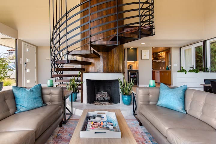 Savor Panoramic Harbor and Skyline Views near Shelter Island gallery image 2