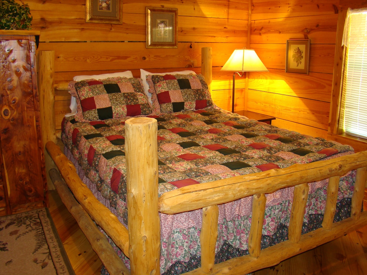 2 - ра спалня / таванско помещение, 1 двойно легло, 
2 двуетажни легла с 1/2 баня