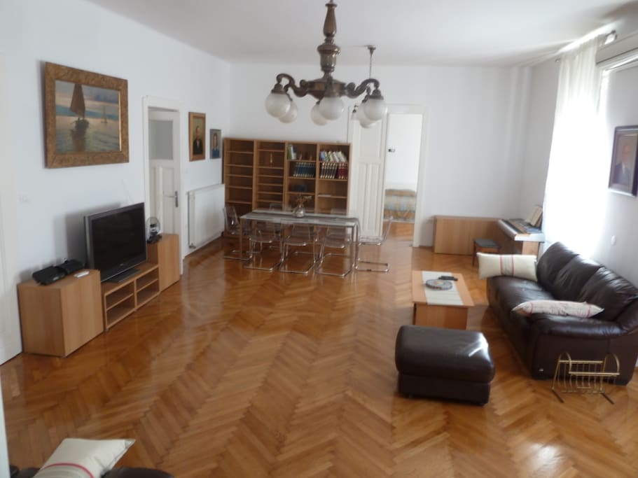 50 m3 (500 sg. ft.) living room.