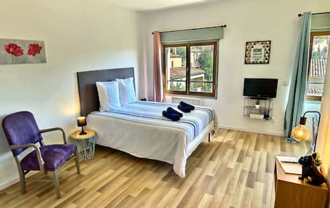 Studio vue sur les toits, lumineux ★Moustiers #2