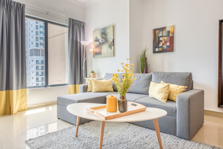 سرير أريكة لضيف إضافي.