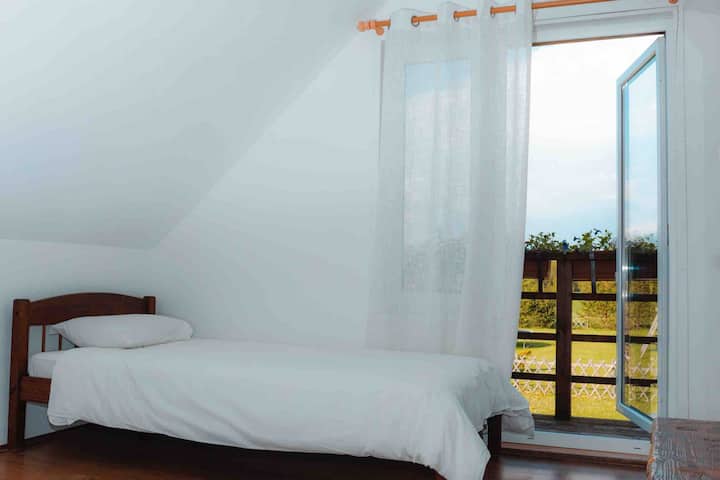 Vacation home room / The room