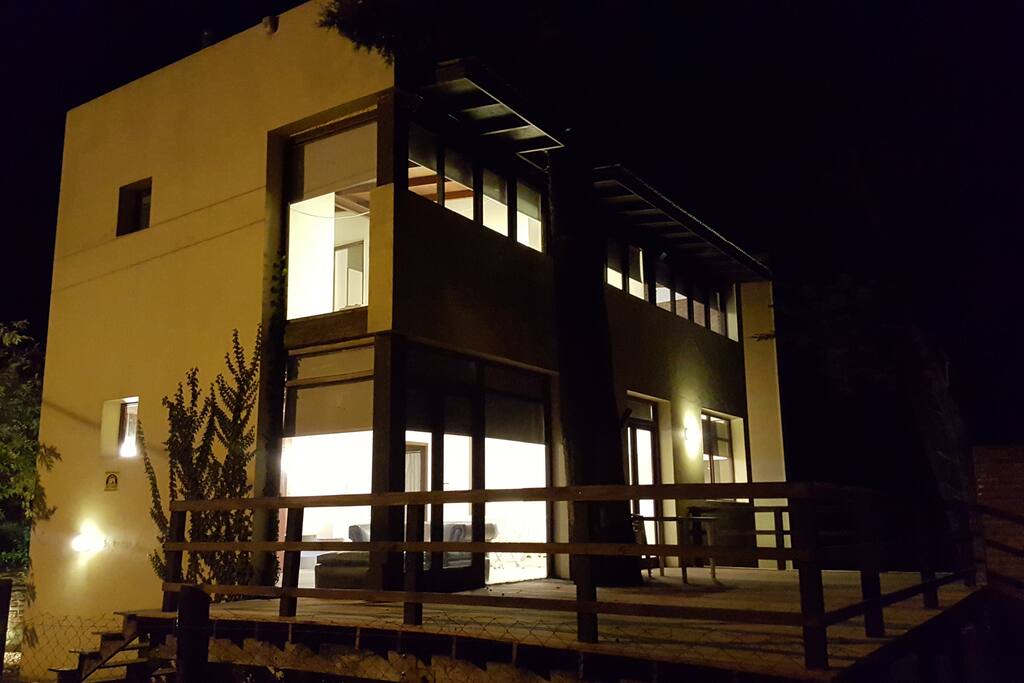 Vista Exterior Nocturna
