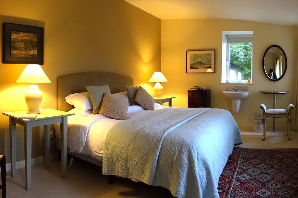 Bedroom with super king bed