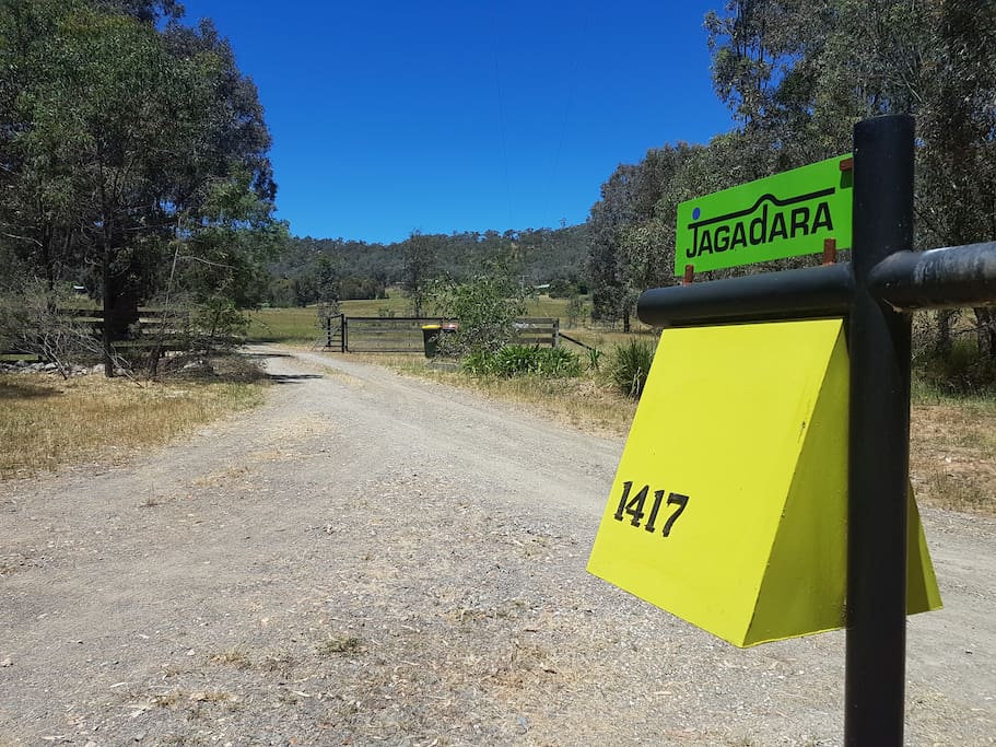 Letterbox and entrance off Buckland Gap Road