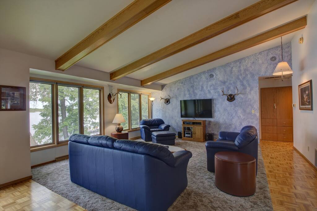 Greatroom with 60" 4K television