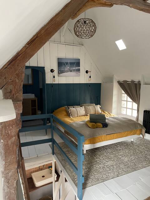 Charming duplex gîte (2 people) 200 m from the sea