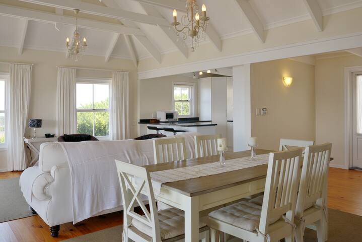 Simon’s Town- Incredible Panoramic False Bay Views gallery image 2