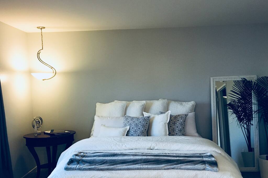 Room 1 - Master - 1 Cal King bed
