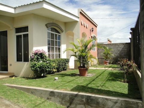 House in Gated Community/ WIFI, AC, Cable, 3 Rooms