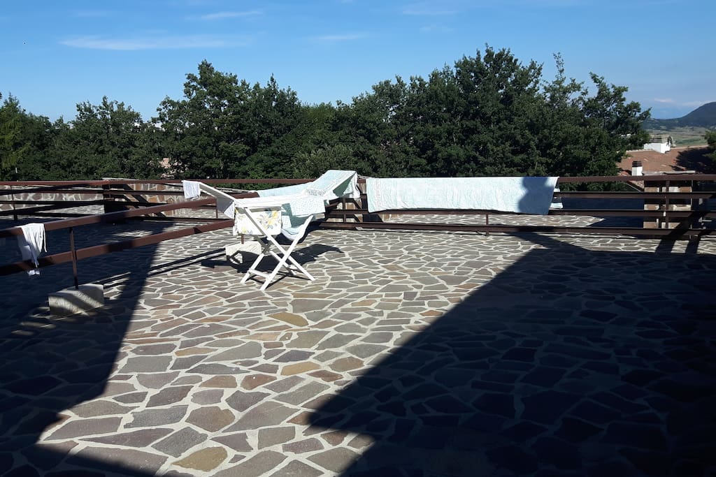 Ampio terrazzo/solarium con vista