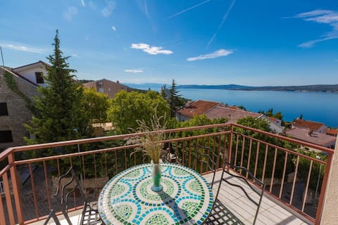 Top Airbnb: Apartment with terrace and sea view in Dramalj