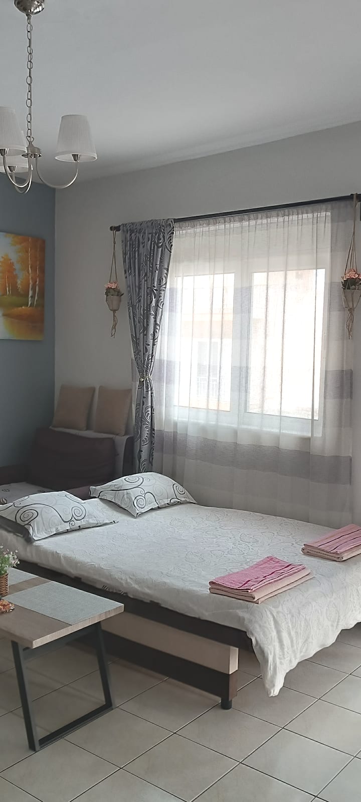Sofá cama en la sala de estar