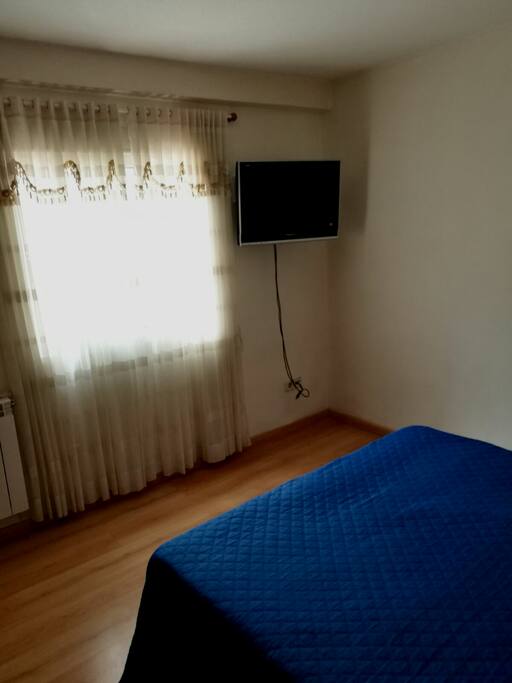 televisión y gran ventana