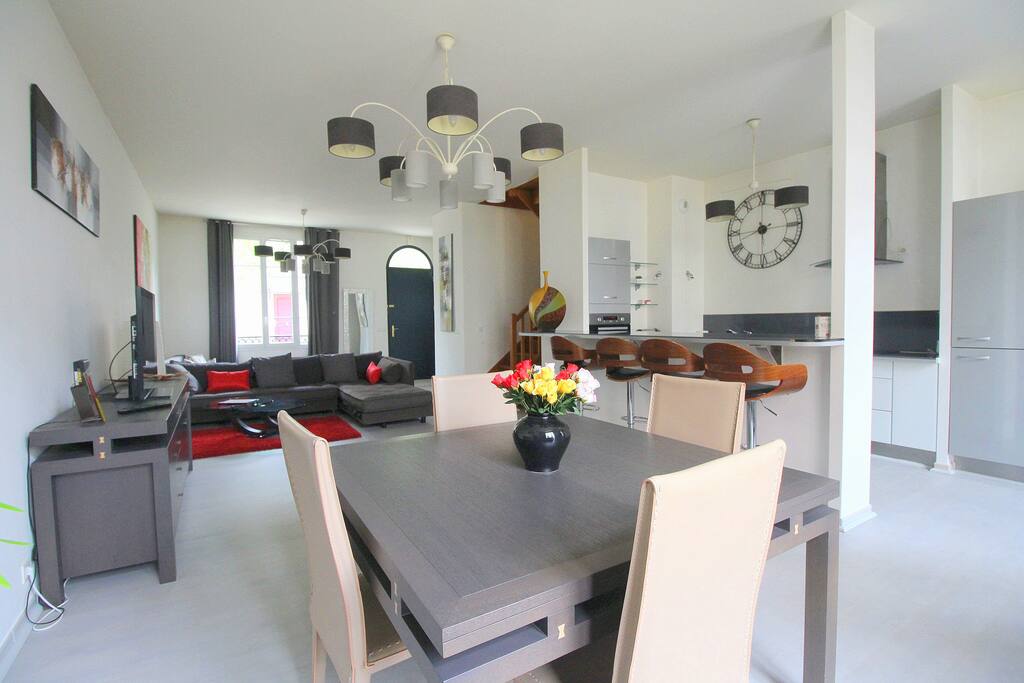 Bright and spacious living room