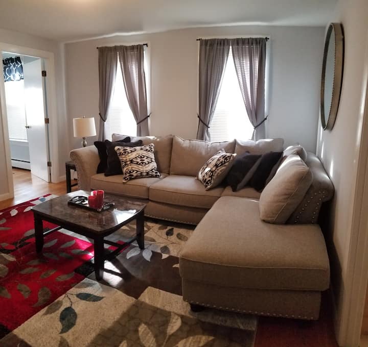 Prince Charming Suite *Near Boston* Sleeps 4-5 - Norwood, MA
