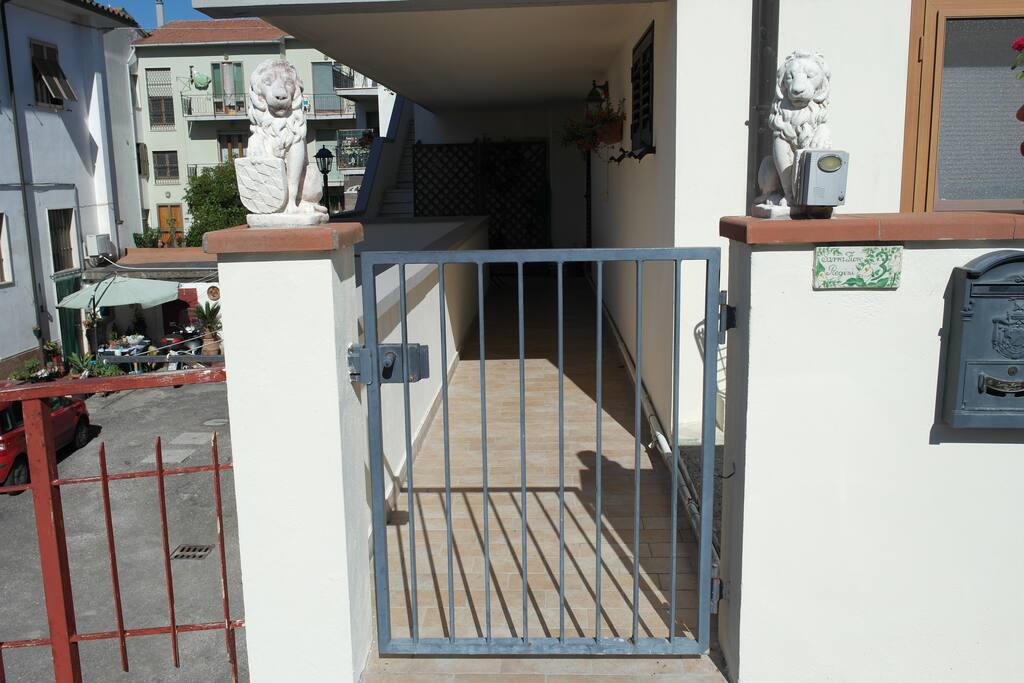 Ingresso nel terrazzo comune