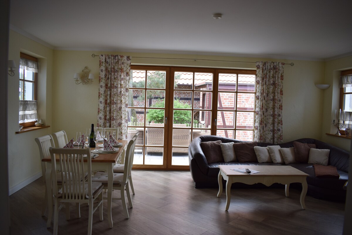 Top Airbnb: The blue house on the beach (sauna) Fischland-Darss in Dierhagen